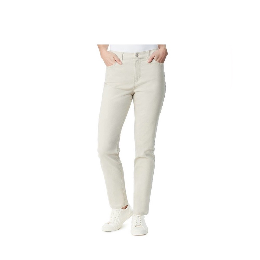 Gloria Vanderbilt Amanda straight leg pants. Size 8.